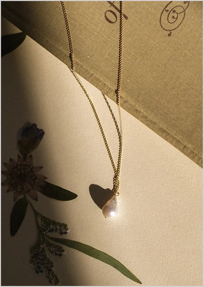 Leah Alexandra Necklaces Baby Baroque Necklace Pearl