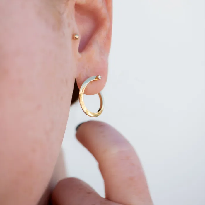 ARTEMER Spiral Hoop Earrings with Carre Diamond Earring Pin Earrings