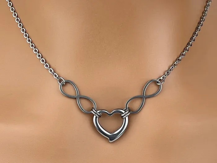 Captive Collars Necklaces Infinity Heart