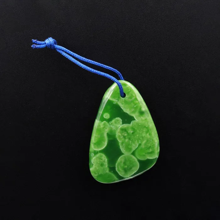 Intrinsic Trading Natural Maw Sit Sit Jade Ablite Pendant Freeform Teardrop Triangle Shaped Green Gemstone Necklaces