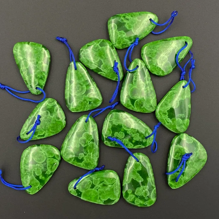 Intrinsic Trading Natural Maw Sit Sit Jade Ablite Pendant Freeform Teardrop Triangle Shaped Green Gemstone Necklaces